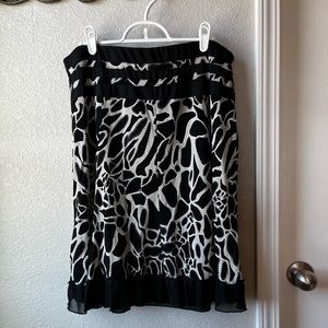 Black and white elastic waist midi skirt xl